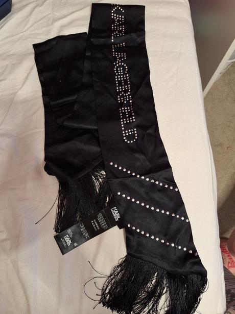 Hodvábny sal karl lagerfeld, 