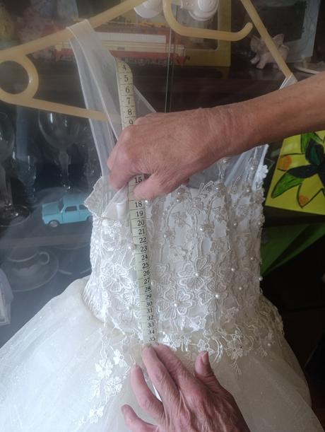 Šaty na prijímanie, 128