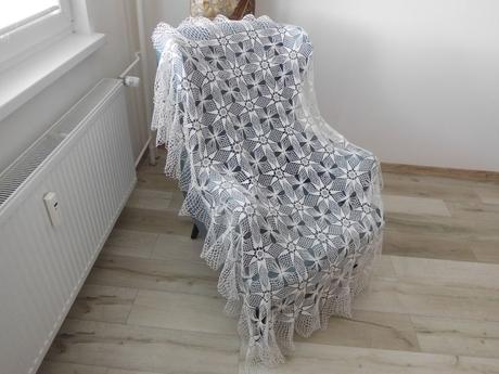 Háčkovaný obrus-150 x 170 cm, 