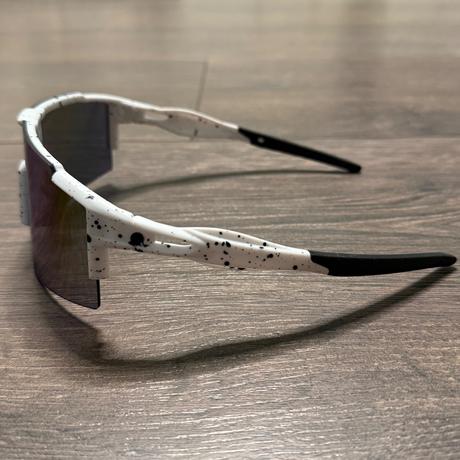 Športové slnečné okuliare,