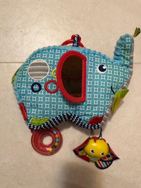 Sloník s aktivitami fisher price,