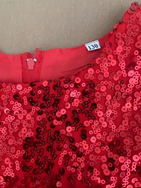 Slávnostné šatočky, 128