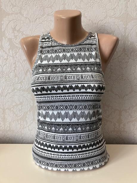 Čiernobiely top (s), clockhouse,s