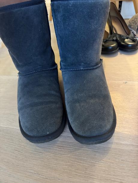 Celokožené snehule emu, 38