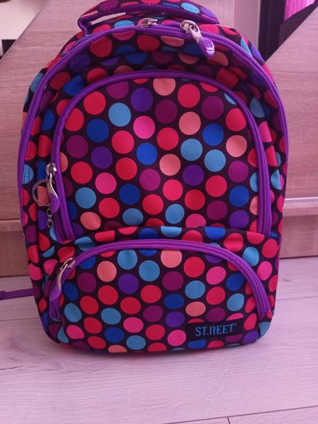 Bodkovaný školský batoh, 