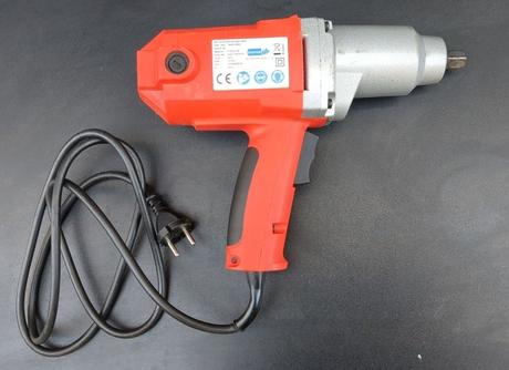 Elektrický rázový uťahovák intertek 900 w/ 300 nm, 