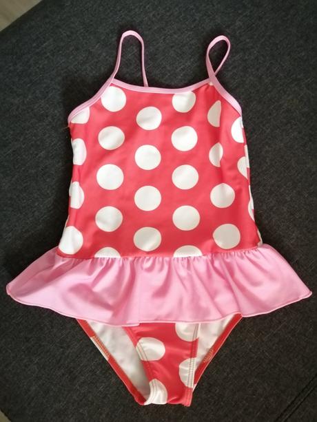 Bodkované plavky, 134