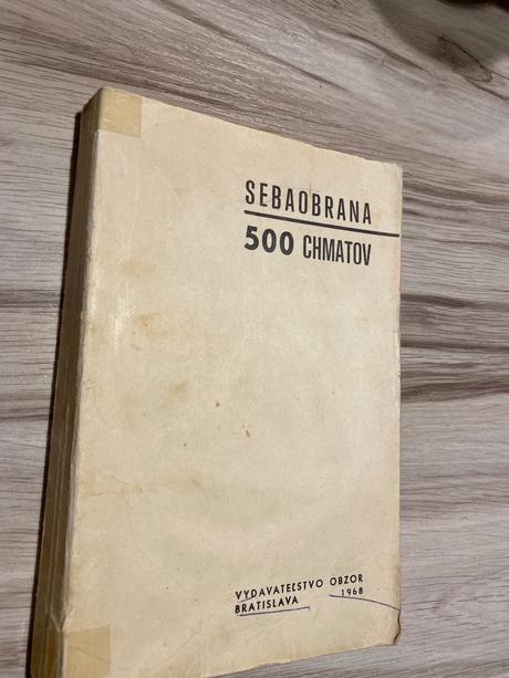 Stará retro perfektná kniha sebeobrana 500 chmatov, 