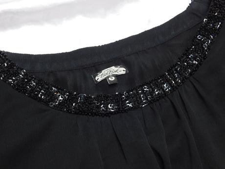 Velmi pekne šaty, 38