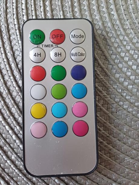 4 sviečky na baterky na diaľkové ovládanie,