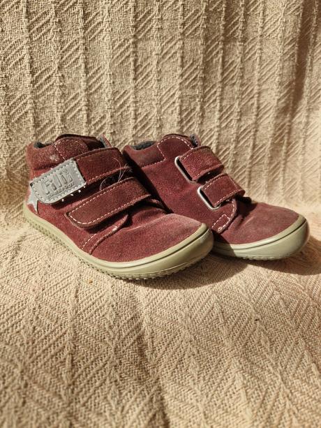 Jesenné topánočky, filii,22