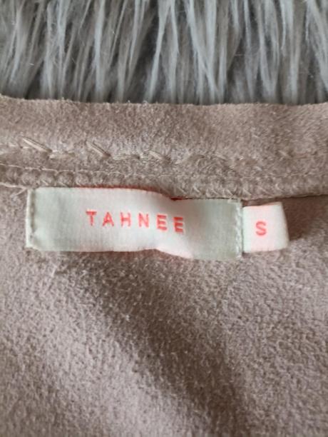 Predĺženy top so strapcami, s