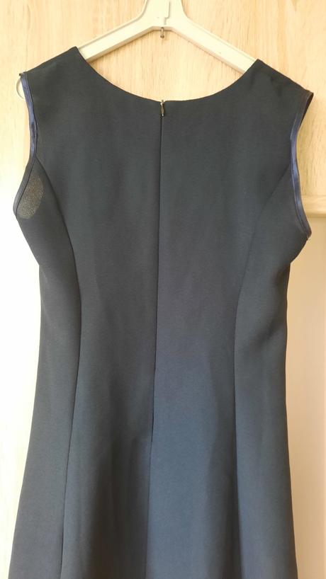 Jednoduché šaty, 36