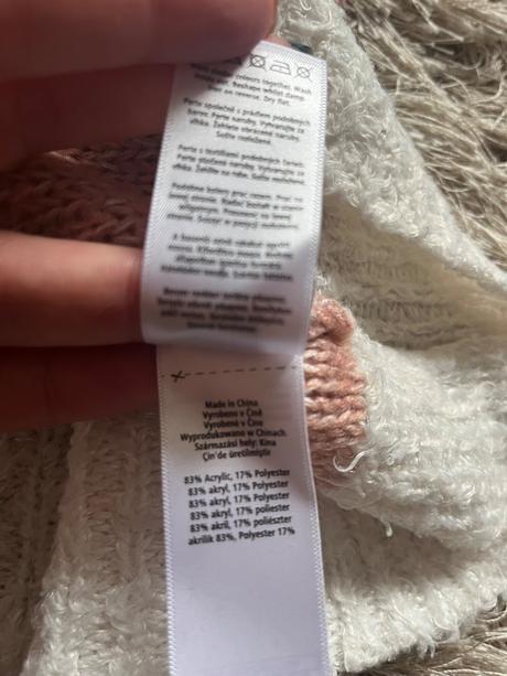 Sveter so srdiečkom, f&f,42