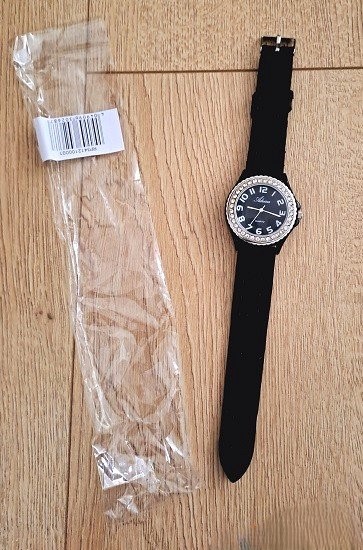 Hodinky s kamienkami adrina, 