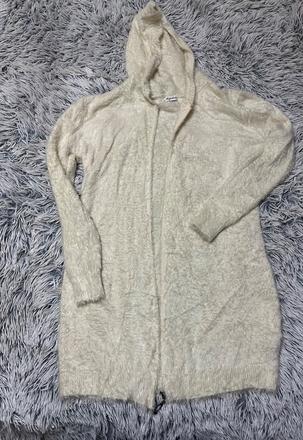 Dlhší krémový sveter, m