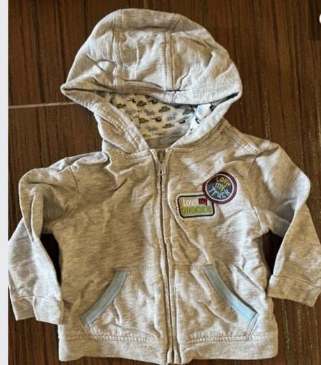 Mikina s autickami, 86