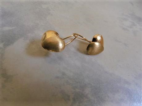 Zlaté náušnice,