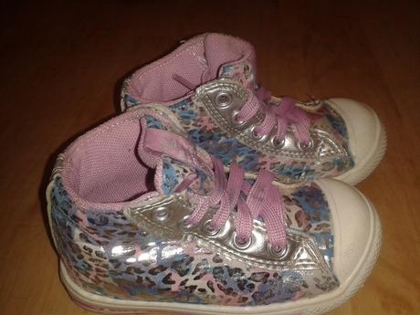 Dievčenské tenisky, 23