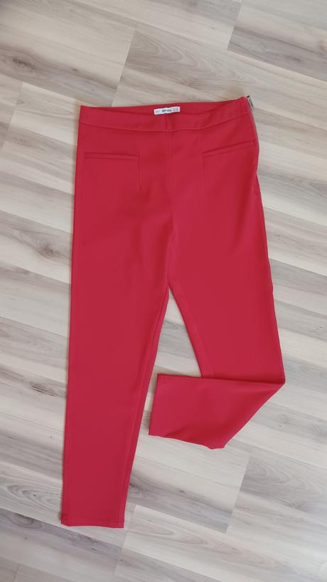 Červené nohavice, bershka,m