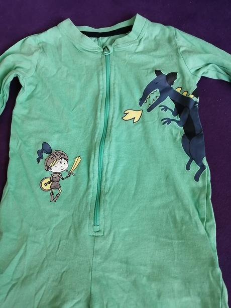 Tenké pyžamo, lupilu,86