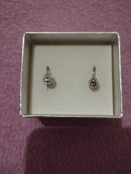 Dievčenské strieborné náušnice, 