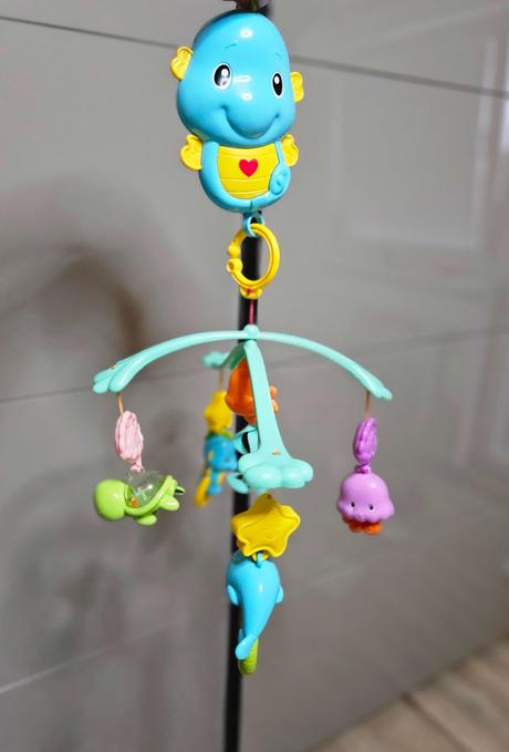 Predané fisher price farebný kolotoč,