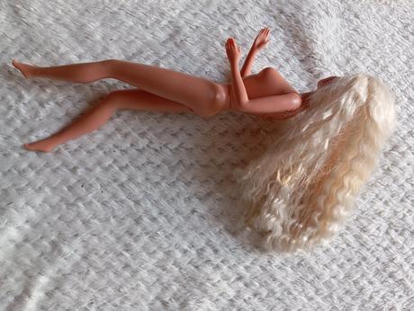 Retro blond barbie 1,