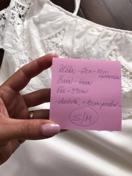 Biele šaty s krajkovým volánom, s