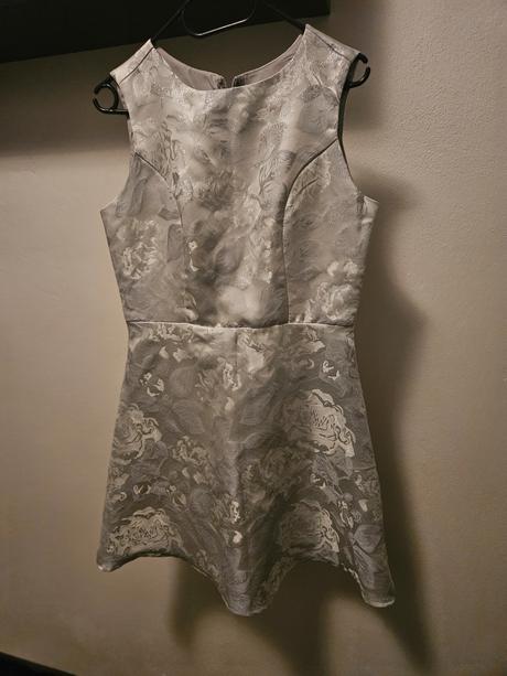 Spoločenské šaty strieborné, s