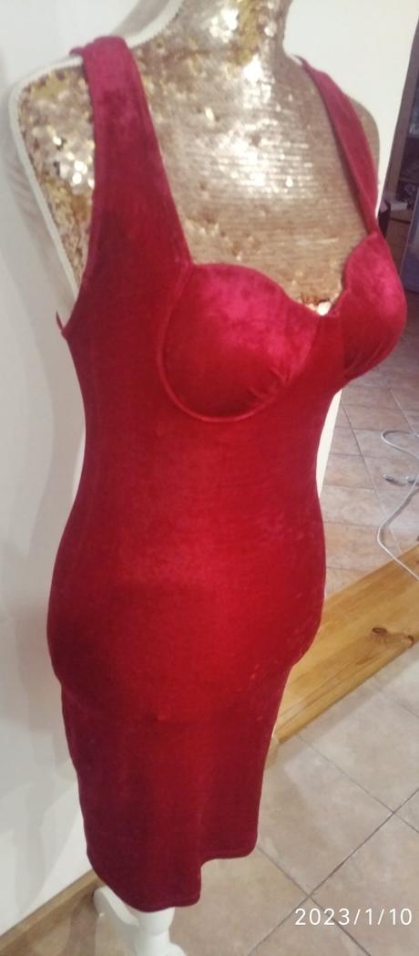 Nadherne vinove saty, 38