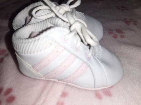 Dečinka a capajdy adidas, 