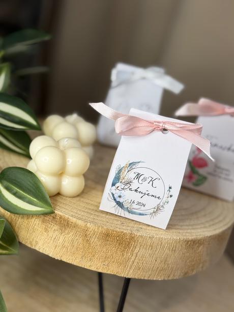 Sviečky pre hostí,