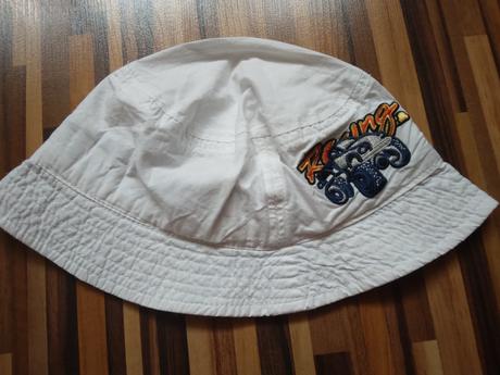 Klobúk s autom, 116