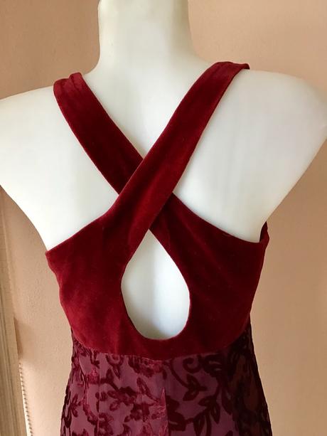 Krásne zamatové šaty monix /96, 38 / 40