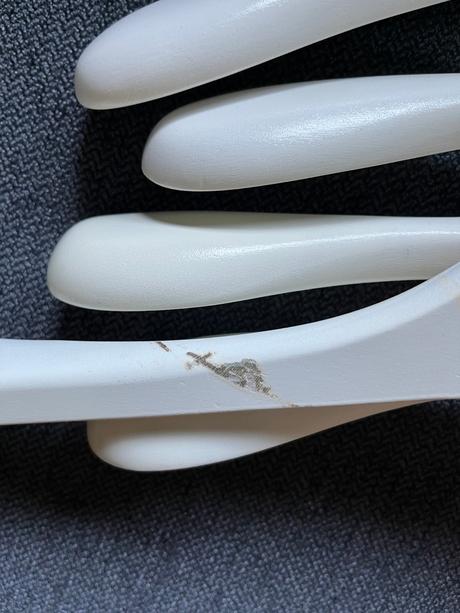 Biele vešiaky nike 6.0, 