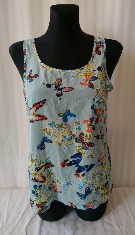 Dámsky svetlo modrý top s motýlmi, vel. m/l, l