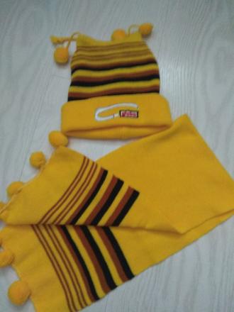 Žltá čiapka so šálom, 104