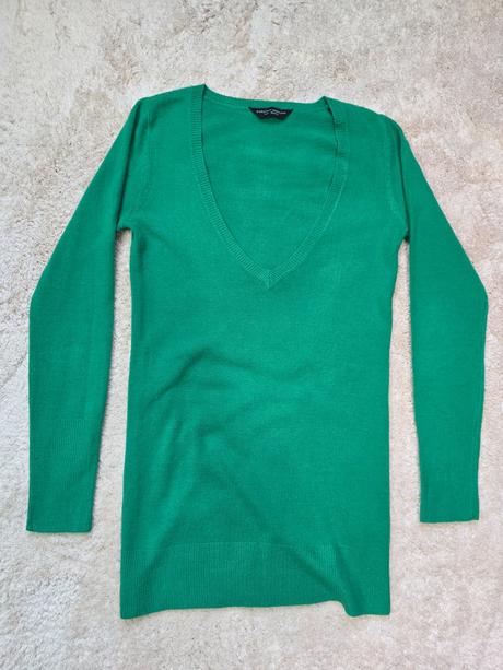 Zeleny predlzeny sveter, 36
