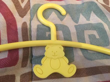 Vešiak s macíkom + darček, 