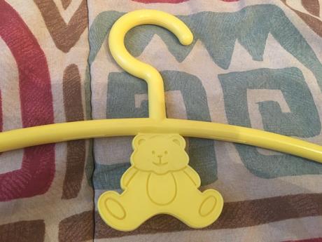 Vešiak s macíkom + darček, 