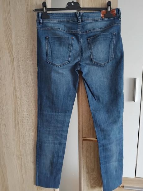 Skinny rifle, clockhouse,s