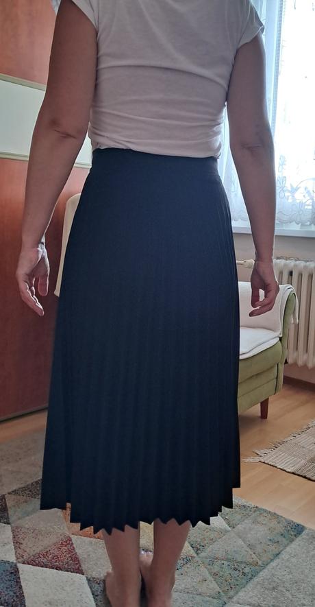 Cierna skladana sukna 38, fishbone,38