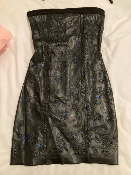 Vykrajovane kozenkove saty, m