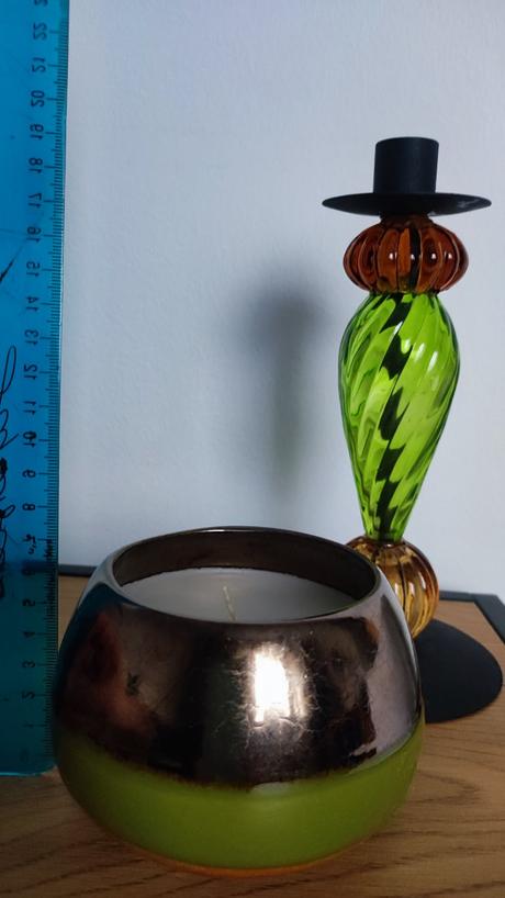 Sklokovový svietnik a keramická sviečka,