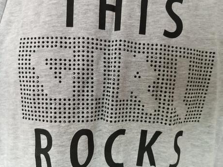 Šedé triko s trblietkami, 146