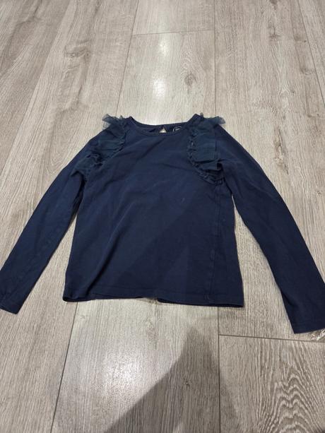 Tmavomodré tričko, 128