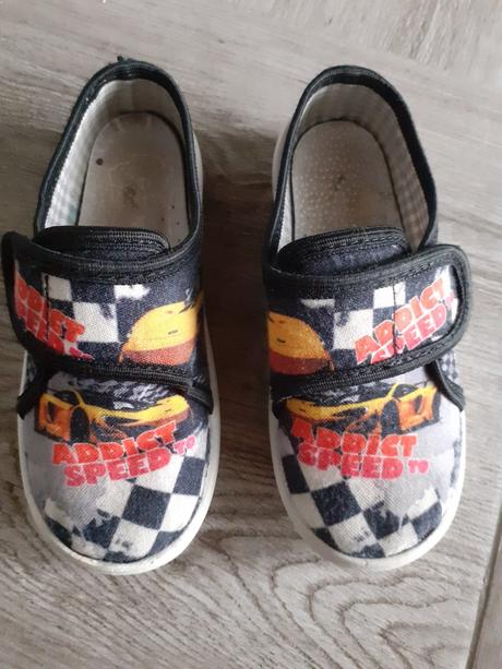 Športové papučky s autom, nazo,26