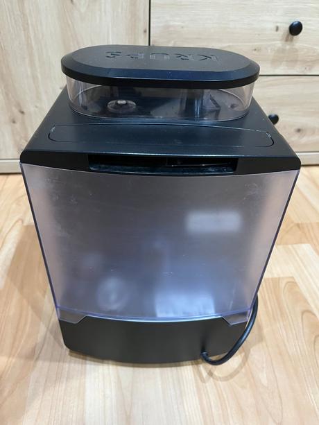 Predám automatický kávovar krups ea81 bordový, krups