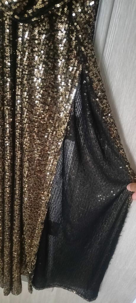 Zlaté flitrované šaty,